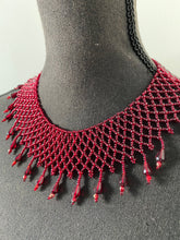 Afbeelding in Gallery-weergave laden, Diverse juwelen Rode kralenketting Rode kralenketting Elegante rode ketting Rode accessoire Red necklace
