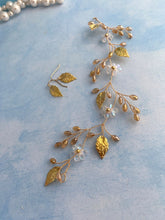 Afbeelding in Gallery-weergave laden, Haarsieraad met kleine bloemetjes en blaadjes
