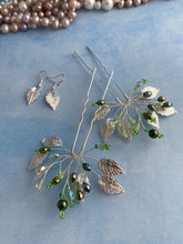 Afbeelding in Gallery-weergave laden, Haarspelden Haarspeld met blaadjes en groene kralen Haarspeld met blaadjes groene kralen Haarpin bruid groen Haaraccessoires bruiloft
