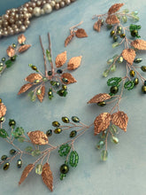 Afbeelding in Gallery-weergave laden, Haarspelden Haarspeld met blaadjes en groene kralen Haarspeld met blaadjes groene kralen Haarpin bruid groen Haaraccessoires bruiloft
