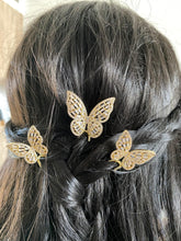 Afbeelding in Gallery-weergave laden, Haarspelden Haarspeld met een glanzende vlinder Haarspeld met een glanzende vlinder Haarversiering met vlinders Bruids haarstijl Communie haar
