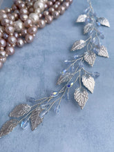 Afbeelding in Gallery-weergave laden, Haarsieraad met blaadjes trouw Haarsieraad bruids Haaraccessoires bruid Bruidsaccessoires Haarsieraden zilverblauw
