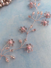 Afbeelding in Gallery-weergave laden, Haarstrengen Haarsieraad met bloemetjes, trosjes en kristallen
