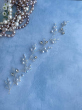 Afbeelding in Gallery-weergave laden, Haarstrengen Haarsieraad met kristalen en parels Haarsieraad met pareltjes Bruids haarsieraad met kristallen Bruidssieraad Haaraccessoir bruiloft
