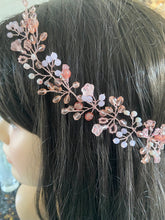 Afbeelding in Gallery-weergave laden, Haarstrengen Roségouden haarstukje met glazen bloemetjes Roségouden haarstukje met bloemetjes Bruidssieraad Communie kapsel Haarstuk
