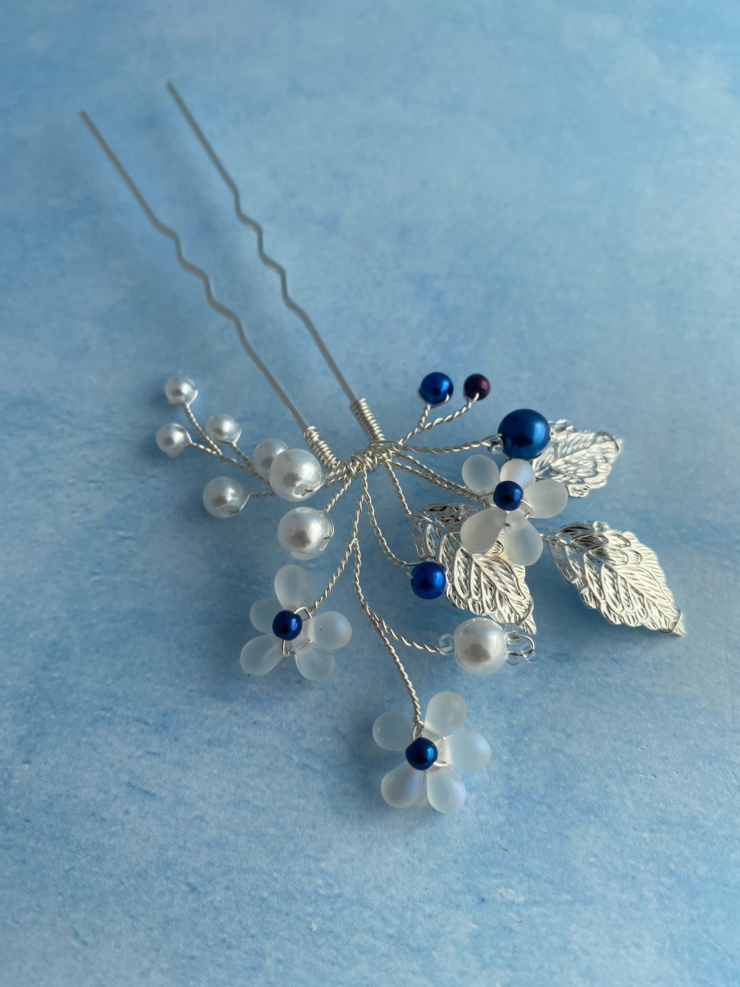 Jewelry Accessoires met glazen bloemen, witte en blauwe parelkraaltjes