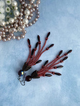 Afbeelding in Gallery-weergave laden, Oorbellen Rode lange oorbellen met franjes Lange rode oorbellen met franjes | Franjes oorbellen | Oorbellen met franjes | Luxe oorbellen | Lange rode oorbellen | Rode franjes | Rode kwastjes
